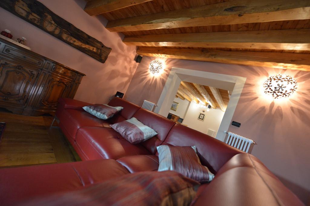 Au Berceau Du Bien-Etre Villa Chambave Bilik gambar