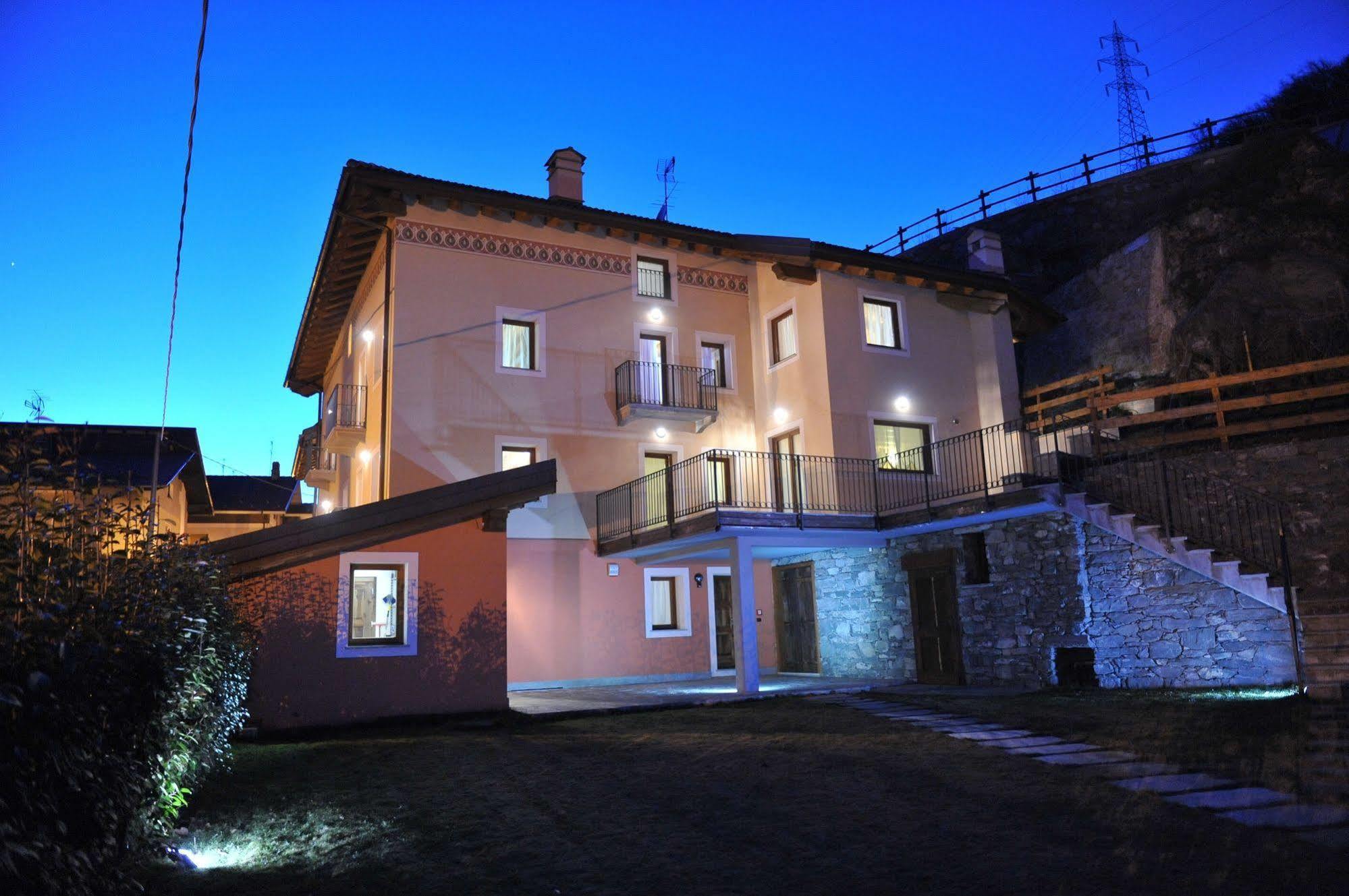 Au Berceau Du Bien-Etre Villa Chambave Luaran gambar