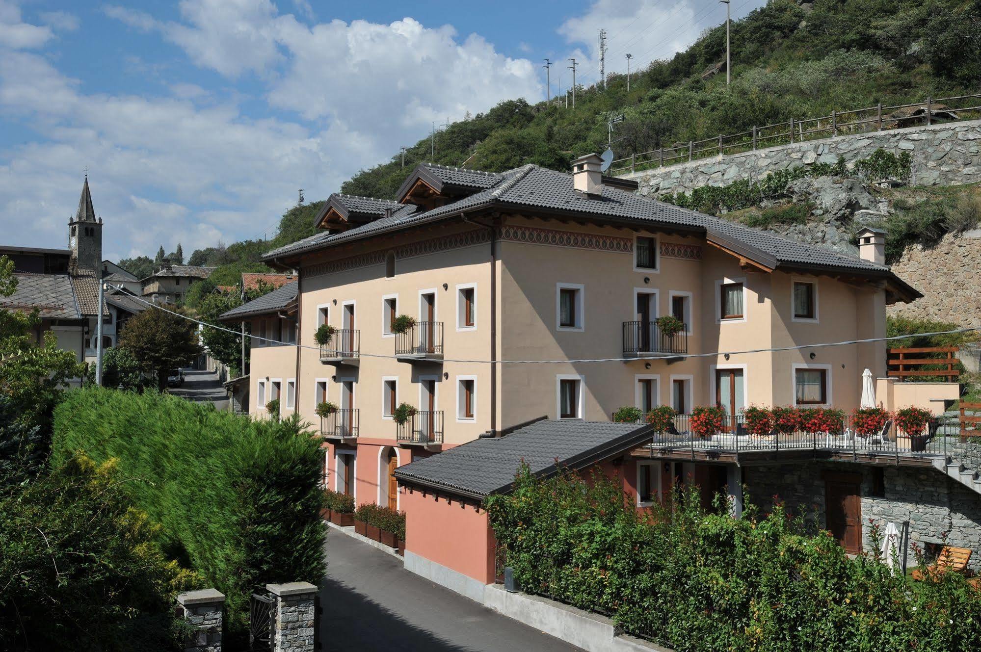 Au Berceau Du Bien-Etre Villa Chambave Luaran gambar