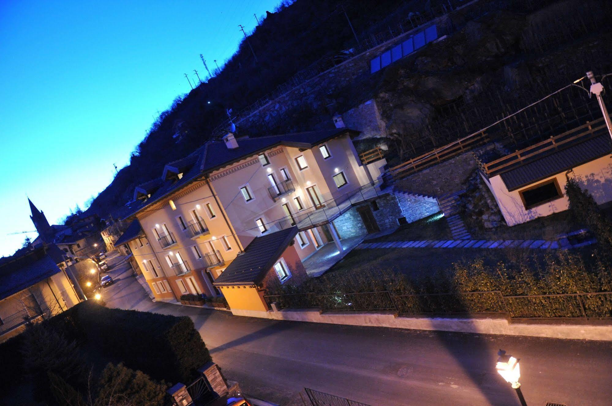 Au Berceau Du Bien-Etre Villa Chambave Luaran gambar