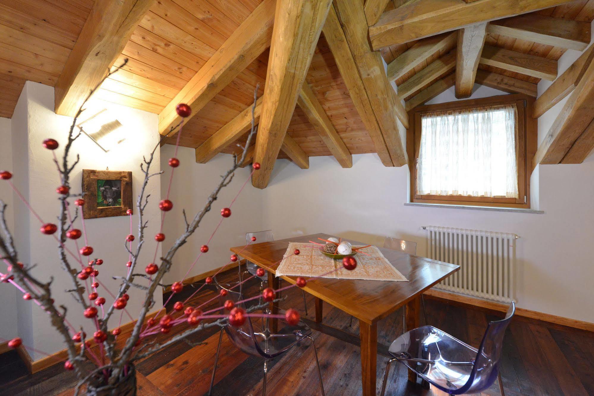 Au Berceau Du Bien-Etre Villa Chambave Luaran gambar