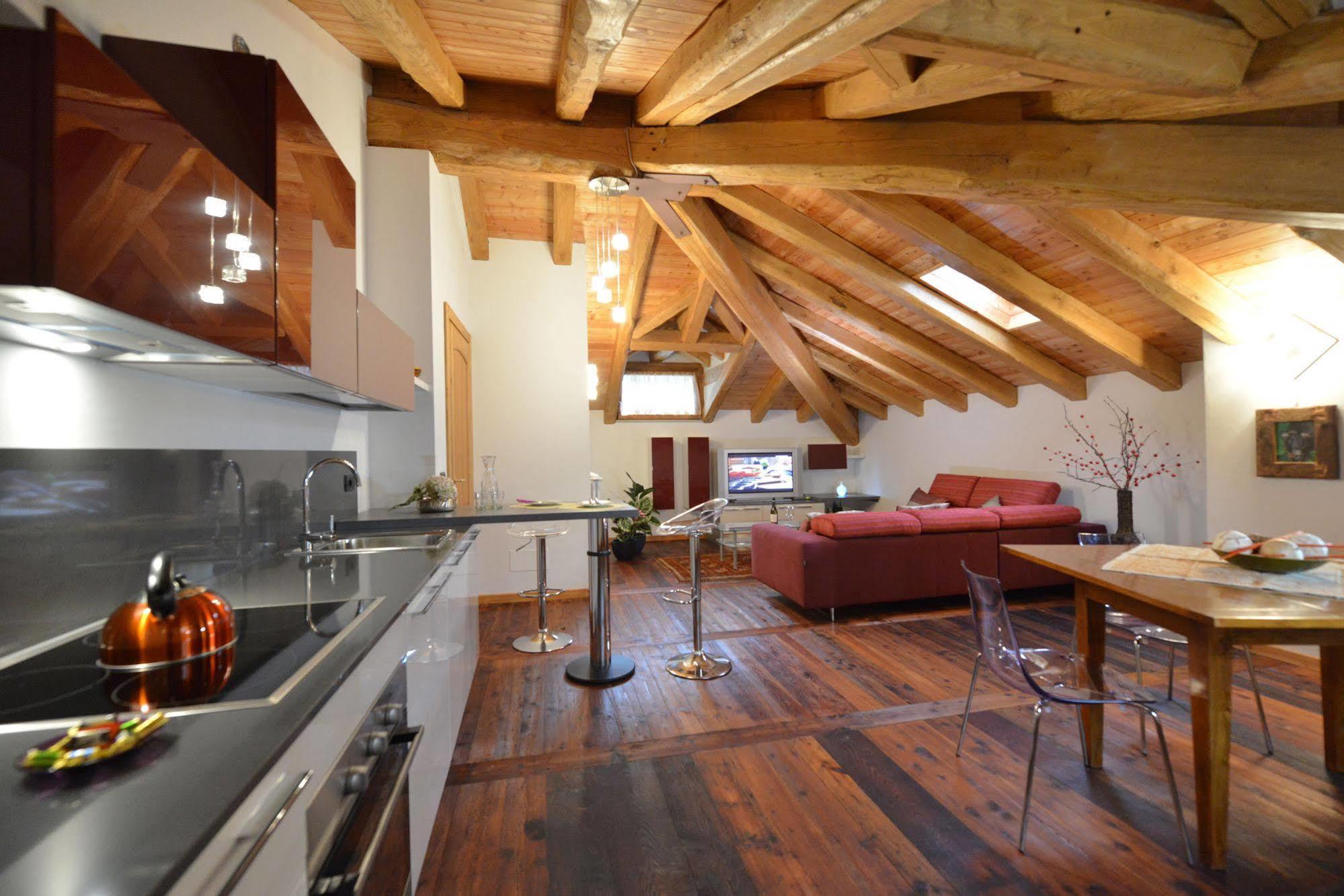 Au Berceau Du Bien-Etre Villa Chambave Luaran gambar