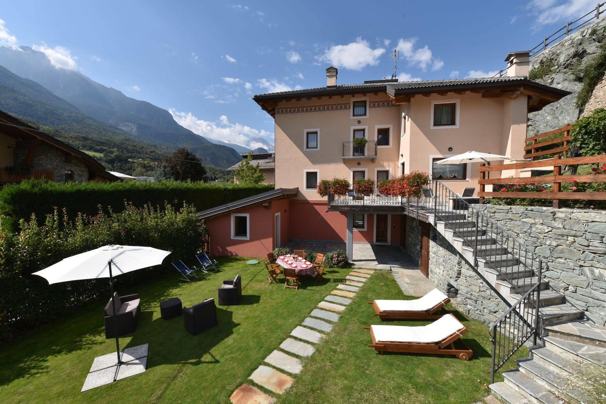 Au Berceau Du Bien-Etre Villa Chambave Luaran gambar