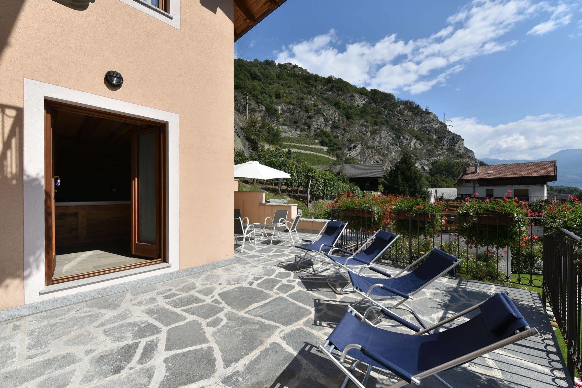 Au Berceau Du Bien-Etre Villa Chambave Luaran gambar