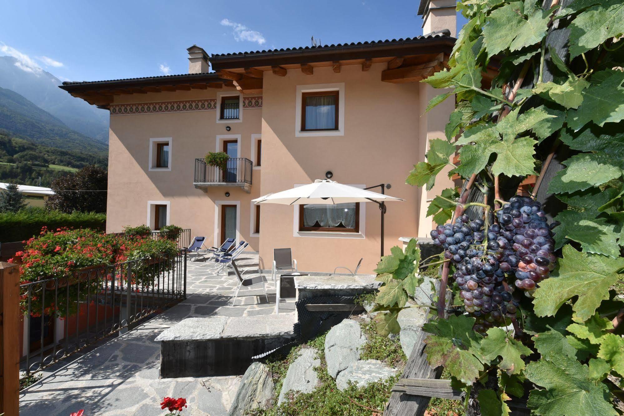 Au Berceau Du Bien-Etre Villa Chambave Luaran gambar