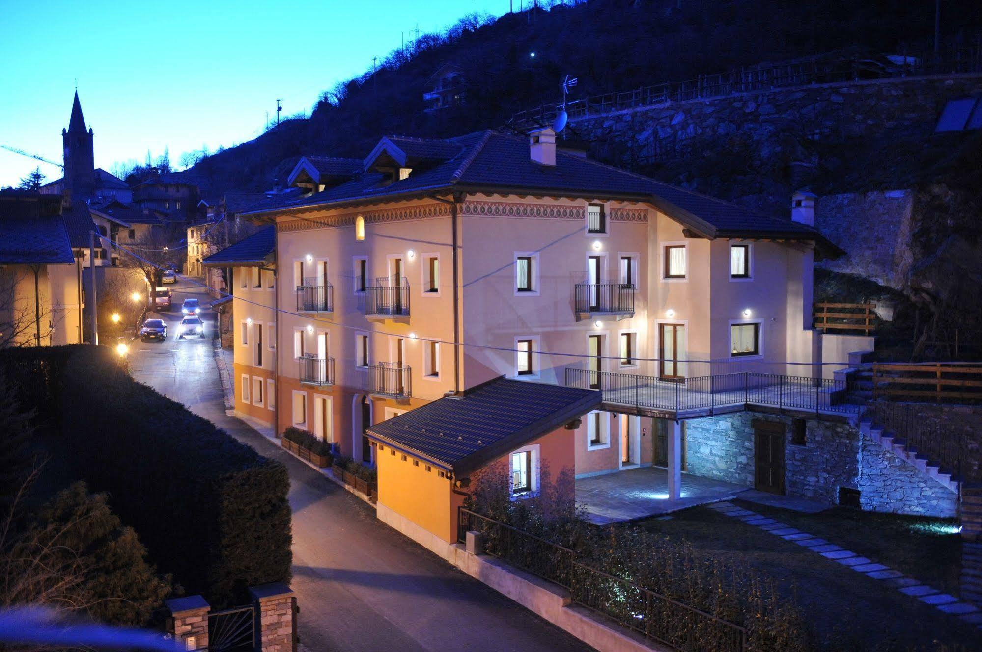 Au Berceau Du Bien-Etre Villa Chambave Luaran gambar