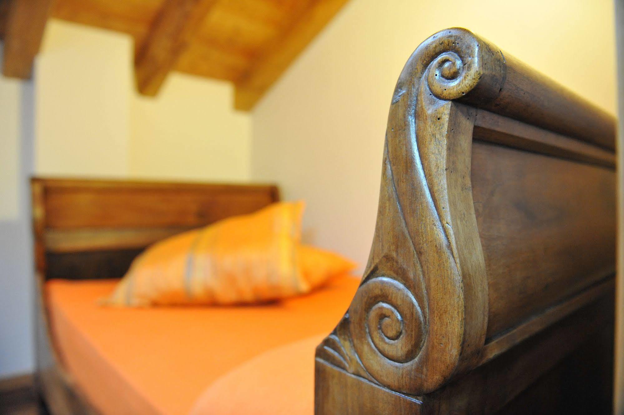 Au Berceau Du Bien-Etre Villa Chambave Luaran gambar