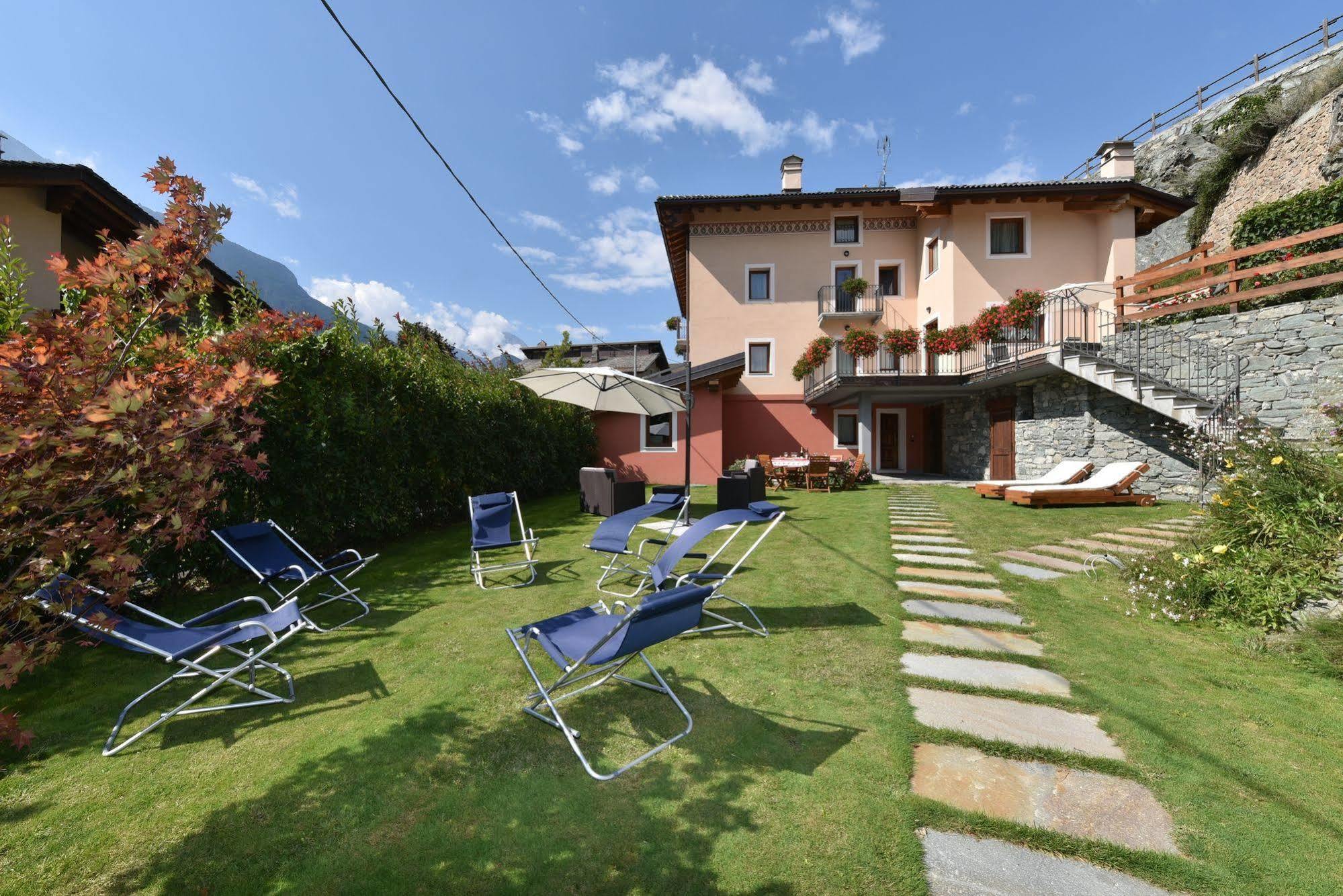 Au Berceau Du Bien-Etre Villa Chambave Luaran gambar